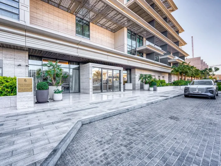 Four Seasons view of the entrance